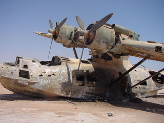 Illustration for article titled Abandoned Seaplane At Critical Intersection Of Planelopnik, Crash Week